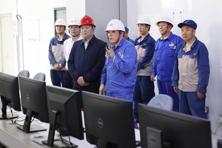 打造向上向前第一象限生力軍 錘煉甘于做人做事作難、受苦受累受屈的企業(yè)家隊(duì)伍——河南投資集團(tuán)黨委書記、董事長劉新勇蒞臨安彩高科開展主題教育調(diào)研